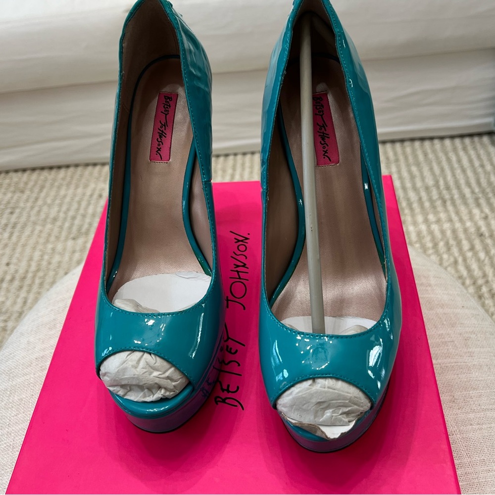 Betsey Johnson Sitan Teal Neon Turquoise Peep Toe Heels 10